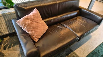 Comfortabele tweepersoons leren bank - Donkerbruin