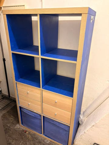 Ikea kallax kast, 4 laatjes en 2 boxen, hout/blauw geverfd