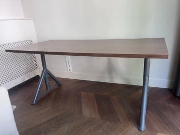 Bureau 1.60m x 0.80m - Zo goed als nieuw - Gratis af te hale