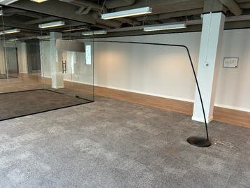 Grote vloerlamp met stoffen kap - eenvoudig te repareren