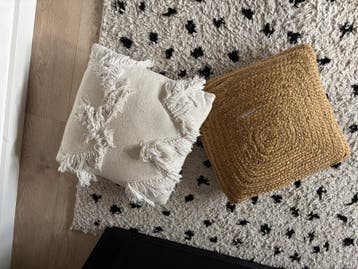 Set van 2 sierkussens: beige met franjes en jute