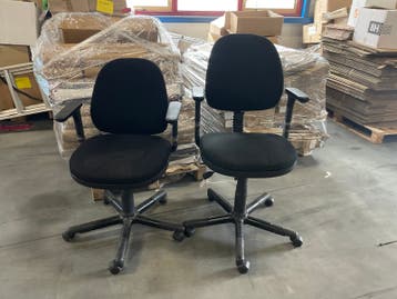 Set van 2 zwarte bureaustoelen, gebruikt