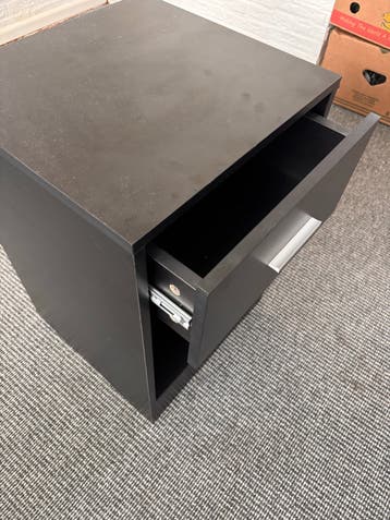 Zwart nachtkastje/bijzettafel met lade en open vak