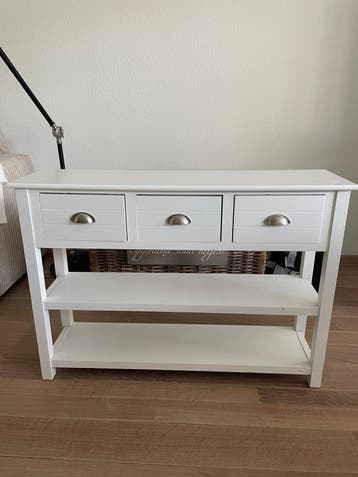 Witte sidetable optioneel met rieten mandjes