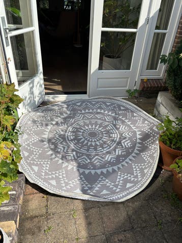 Mooi buitenkleed van gerecycled plastic