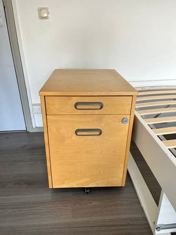 Ladekastje met wieltjes en slot