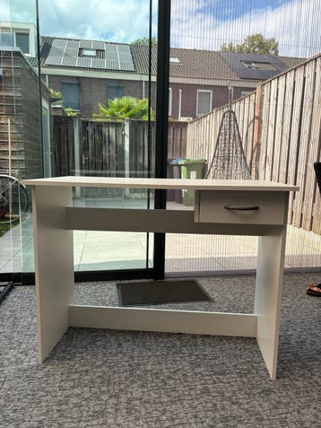 GRATIS Wit bureau met lade