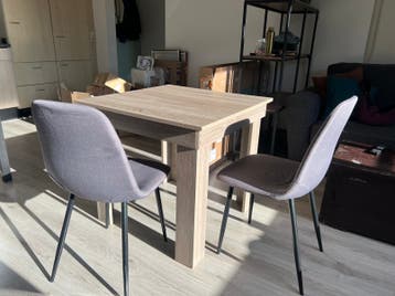 Tafel (80x80cm) met 2 stoelen