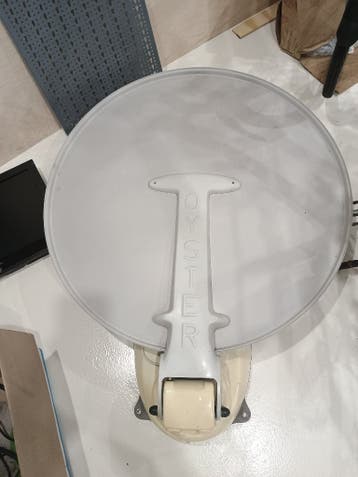 Gratis op te halen; Oyster schotel antenne systeem