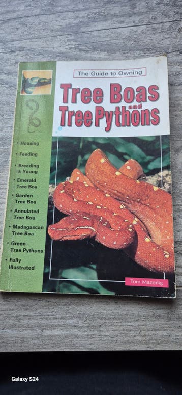 Boek: The Guide to Owning Tree Boas and Tree Pythons