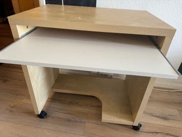 Small desk. Gratis. For free