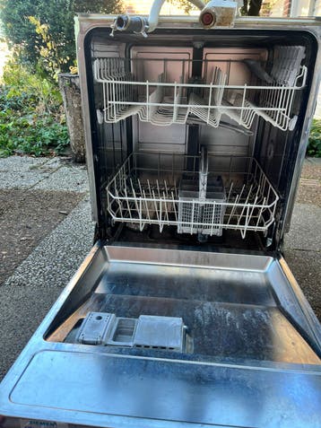 Miele Vaatwasser - defect, voor onderdelen of handige Harry