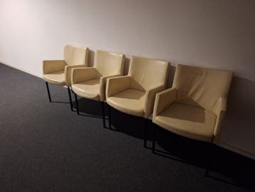 Gratis afhalen - 4 crèmekleurige leren stoelen