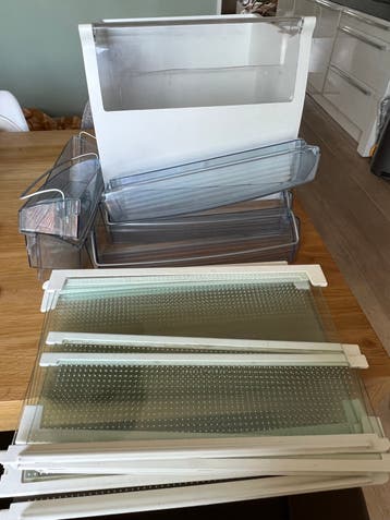 Koelkast onderdelen AEG: lade, glasplaten en bakjes