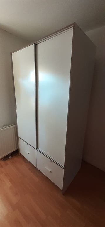 Witte kledingkast met schuifdeuren en lades Ikea Trysil