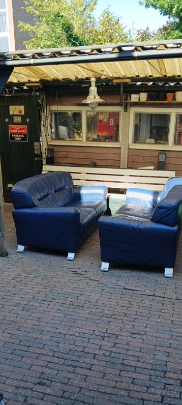 gratis af te halen 2x tweezits bank.