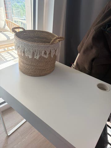 Gratis af te halen bureautje/ make-up tafeltje Ikea
