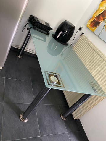 Gratis glazen eettafel met metalen poten