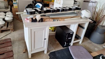 Wit hemnes bureau met opbergruimte en kastje