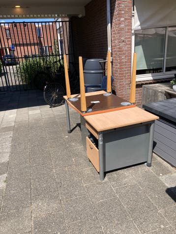 Gratis op te halen diverse tafels en stoelen