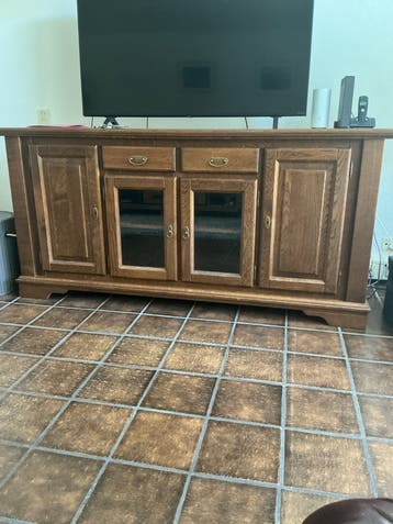 Houten dressoir met glazen deuren