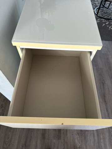 2x IKEA Malm ladekastje met 2 laden en glazen afdekplaat