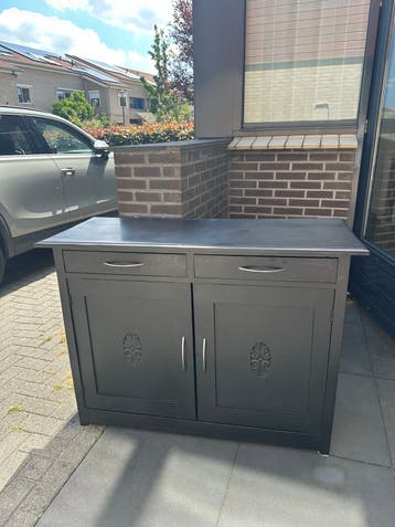 Gratis, zwart dressoir met lades en deuren