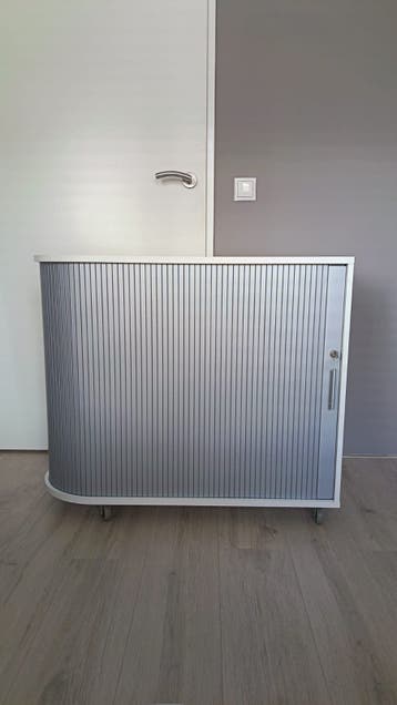 Verrijdbare archiefkast met roldeur