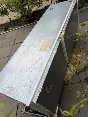 Gratis Koelkast met defecte deur - Ideaal voor onderdelen