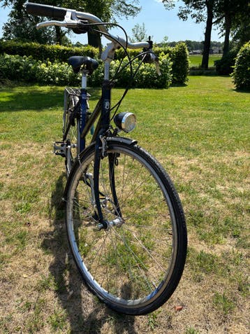 Gebruikte Batavus fiets met versnellingen, met lekke band!