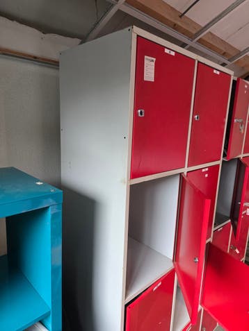 Gratis af te halen lockers (78x190x45 cm)