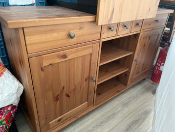 Gratis Houten dressoir met lades en deuren