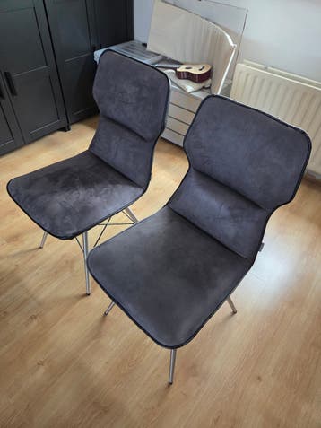 2 eetkamerstoelen