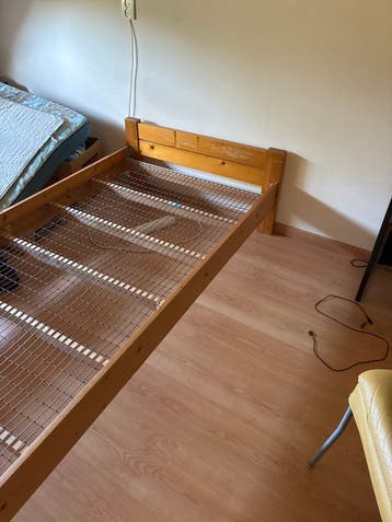 Houten eenpersoonsbed met lattenbodem