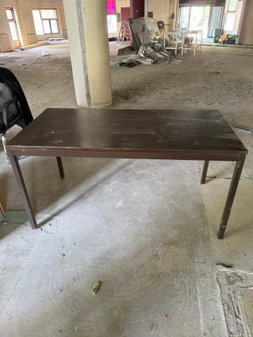 Gratis donkerbruine tafel ca. 160x80 cm ophalen