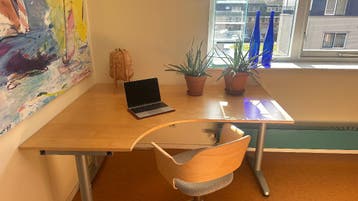 hoek bureau Ikea met bijpassend bureau stoel