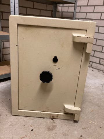 Gratis af te halen: Zware vintage kluis, Incl. ACE sleutels!