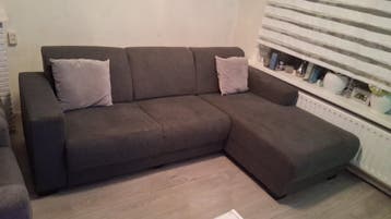 Comfortabele grijze hoekbank met chaise longue