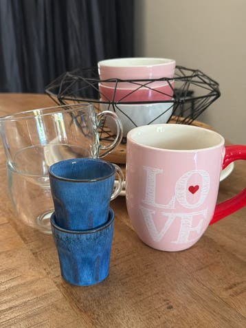 Diverse servies en metalen fruitschaal - Gratis -