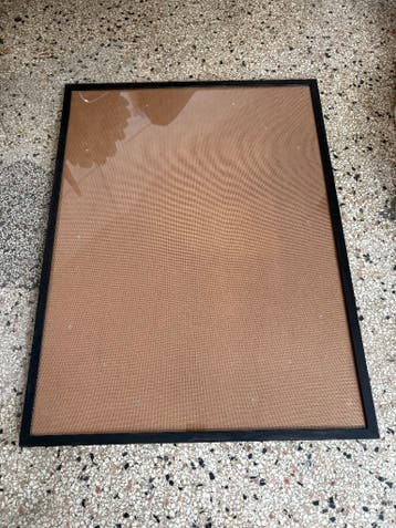 8 houten lijsten (zwart) met glas 82,5x62,5 cm
