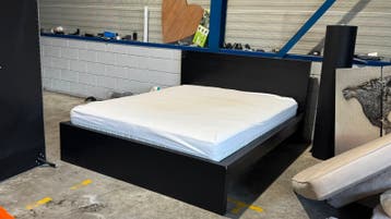 Tweepersoonsbed 180x200 cm met matras
