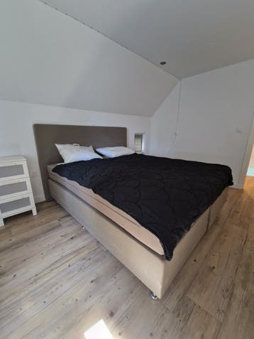 gratis in Gemert.Degelijk bed 180x210 cm met hoofdbord - Gra