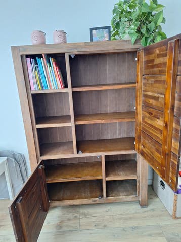 Gratis: set: salontafel, tvmeubel en opbergkast