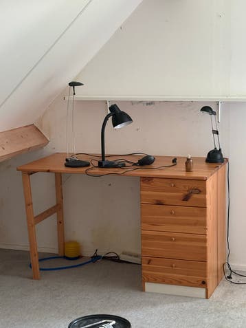 Houten bureau met lades *GRATIS*