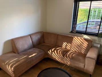 Comfortabele hoekbank in bruine stof