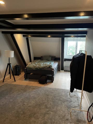 GRATIS af te halen grijs houten tweepersoonsbed 140x200cm.