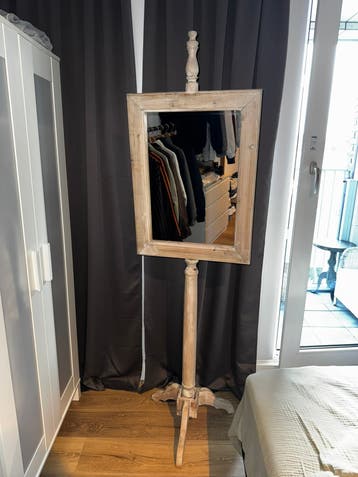 GRATIS — Spiegel op poot