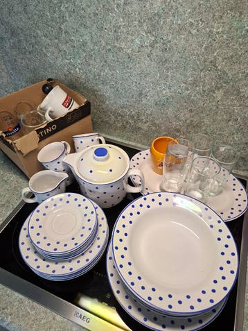 Gratis servies met blauwe stippen - Compleet set