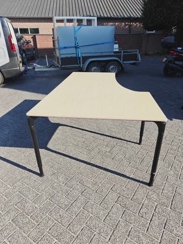 Gratis af te halen: Hoogte verstelbaar kantoorbureau