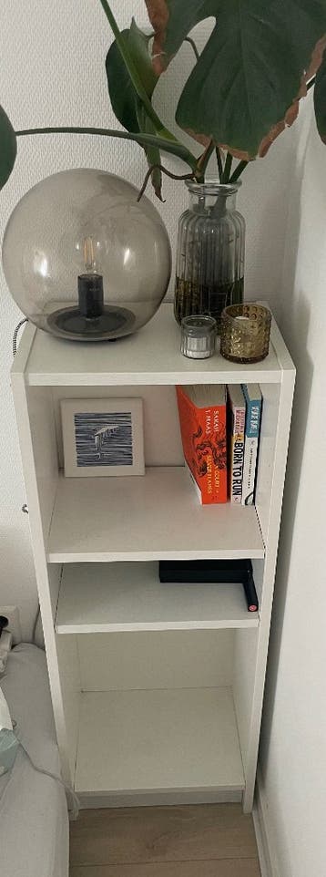 Gratis af te halen: 2 witte opbergkasten / boekenkasten